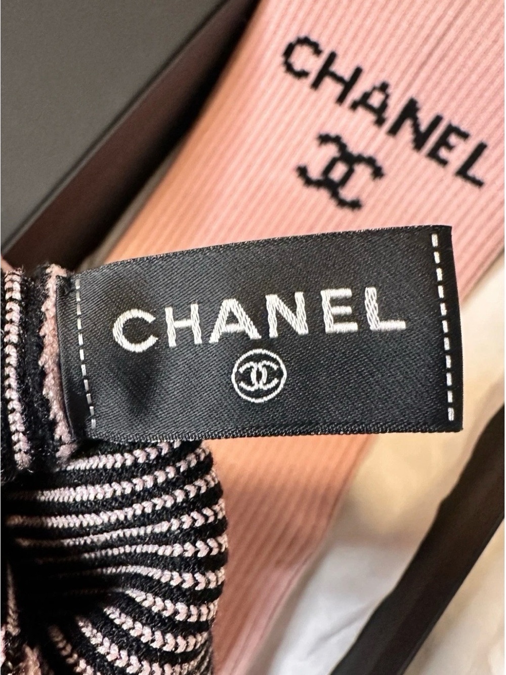 NEW CHANEL 24C Pink Leg Warmers🌸Black embroidered CHANEL logo. FULL SET - Picture 4 of 9